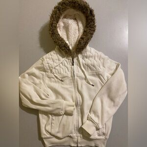 GreenTea Cozy Women’s White Jacket with Faux Fur Size M